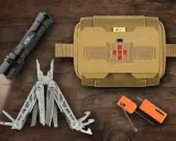 Latarka, multitool, krzesiwo i apteczka – to wszystko elementy EDC, które mogą przydać się w każdej sytuacji.